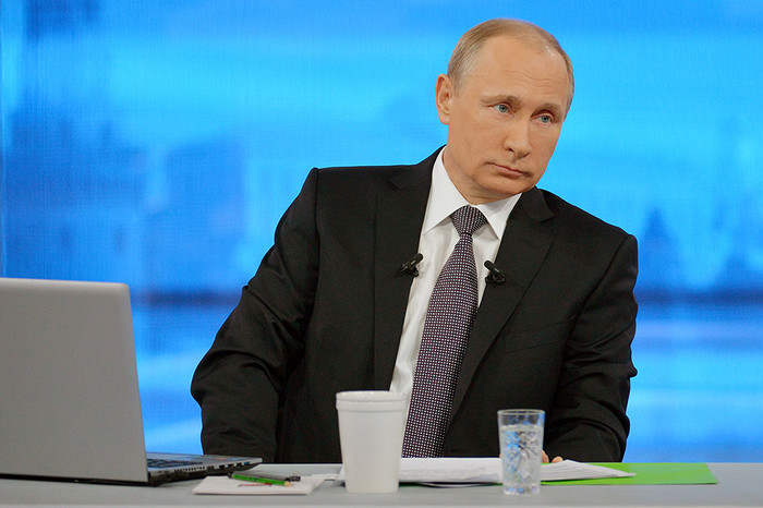 Владимир Путин во время ежегодной специальной программы &laquo;Прямая линия с&nbsp;Владимиром Путиным&raquo;