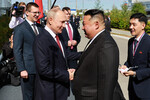 Президент РФ Владимир Путин и председатель Государственного совета КНДР Ким Чен Ын на космодроме Восточный. 13 сентября 2023 года 
