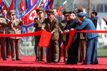 Высший руководитель КНДР Ким Чен Ын во время церемонии открытия жилого района на улице Рёмён в Пхеньяне, 13 апреля 2017 года