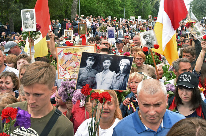 Участники акции «Бессмертный полк» в Одессе