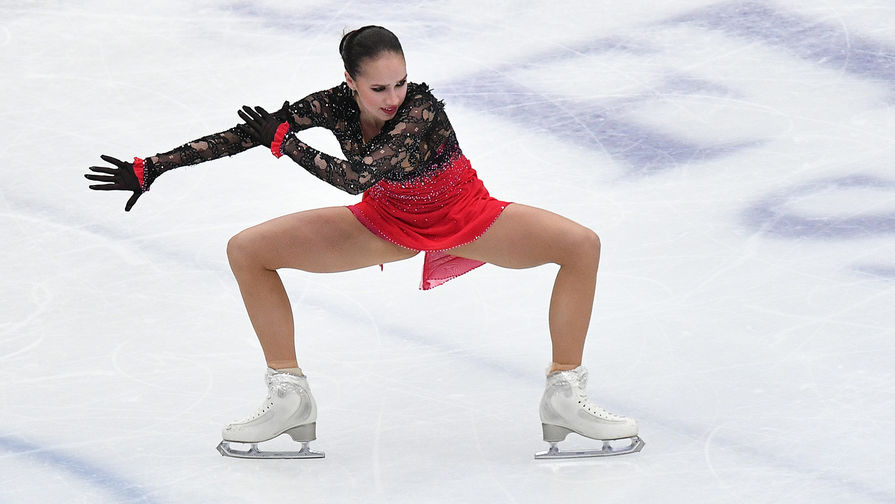 Алина Загитова (Россия) выступает с произвольной программой в женском одиночном катании на чемпионате мира по фигурному катанию в Сайтаме, 22 марта 2019 года
