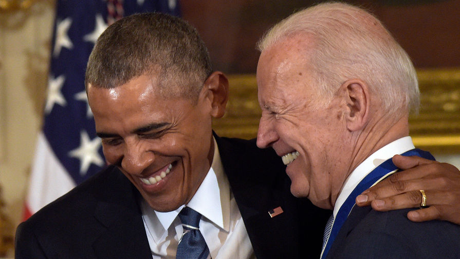 Президент США Барак Обама и вице-президент Джо Байден во время официального мероприятия в Белом доме, 2017 год