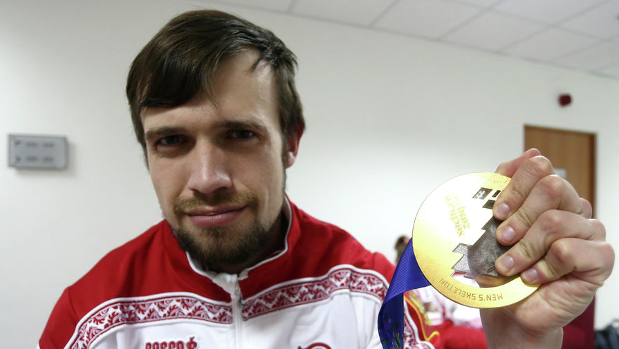 Александр Третьяков с золотой олимпийской медалью Сочи