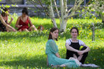 Девушки в парке искусств «Музеон» в Москве, 18 мая 2021 года