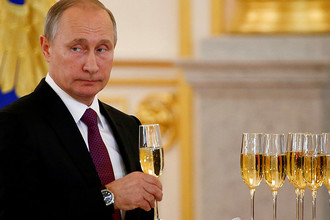 Владимир Путин во время мероприятия с участием иностранных послов в Кремле, ноябрь 2016 года