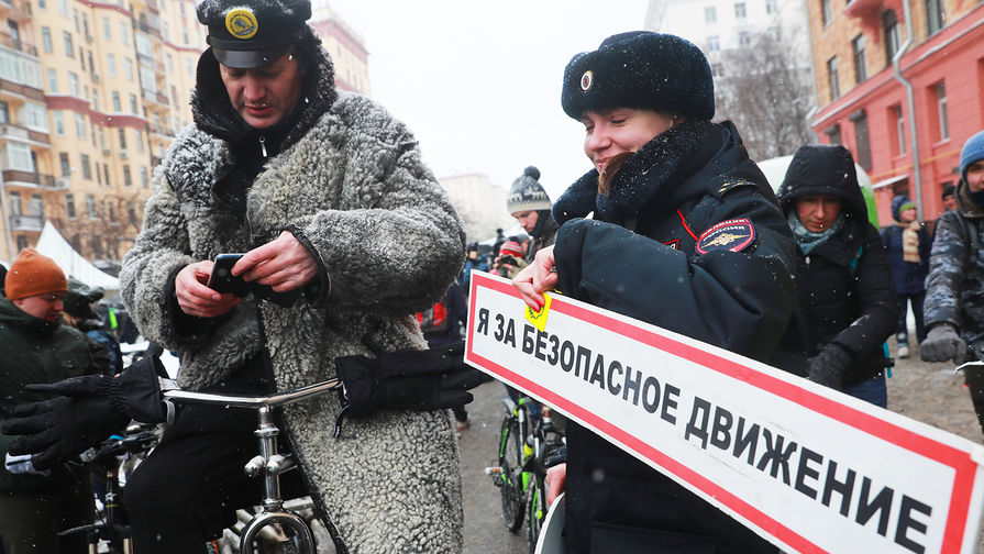 Участники третьего зимнего велопарада в&nbsp;Москве, 18 февраля 2018 года