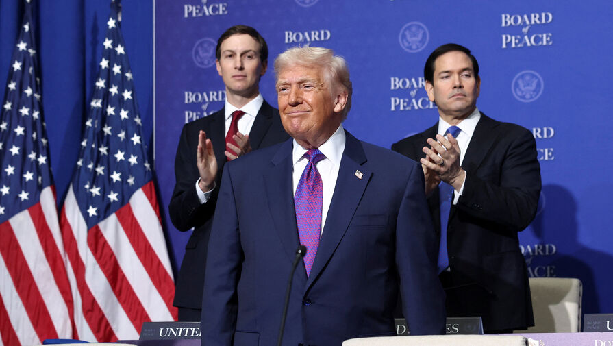 Трамп показал, как громит сборную Канады по хоккею