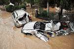 Машины, затопленные в результате наводнения в городе Обреновац