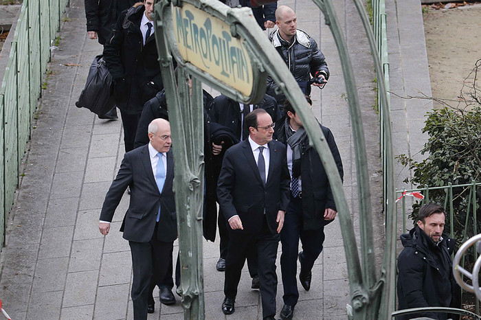 На&nbsp;место происшествия прибыл президент Франции Франсуа Олланд