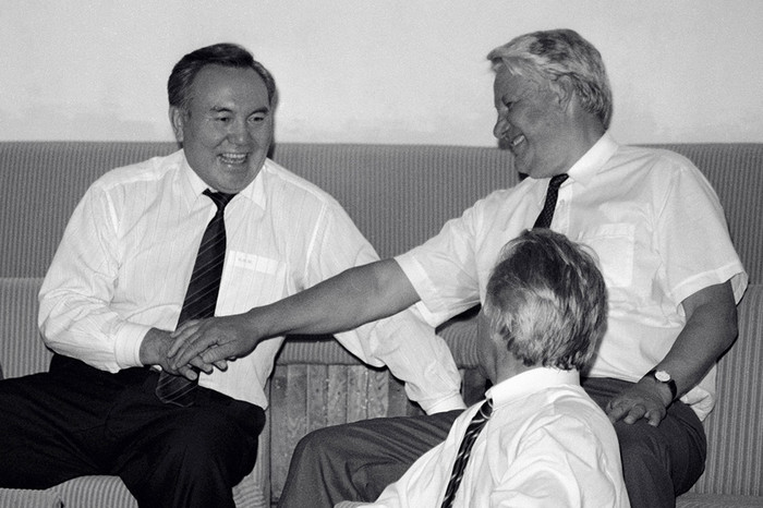 Президент РФ Борис Ельцин и президент Казахстана Нурсултан Назарбаев во время официального визита в&nbsp;Казахстан президента РФ Б. Ельцина, 1991&nbsp;год