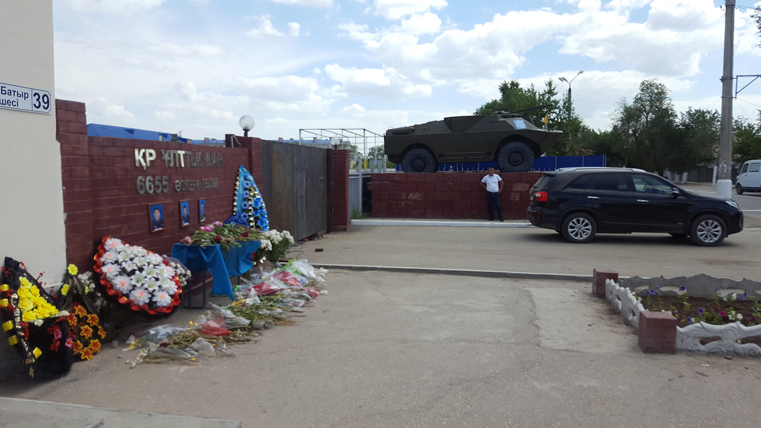 В расстрелянной военной части поставили новые ворота