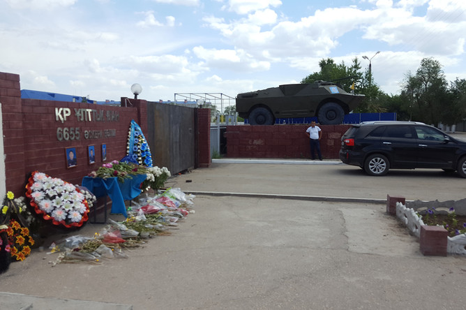 В расстрелянной военной части поставили новые ворота