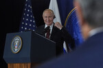 Президент РФ Владимир Путин во время пресс-конференции с президентом США Дональдом Трампом на военной базе Эльмендорф, Аляска, 16 августа 2025 года