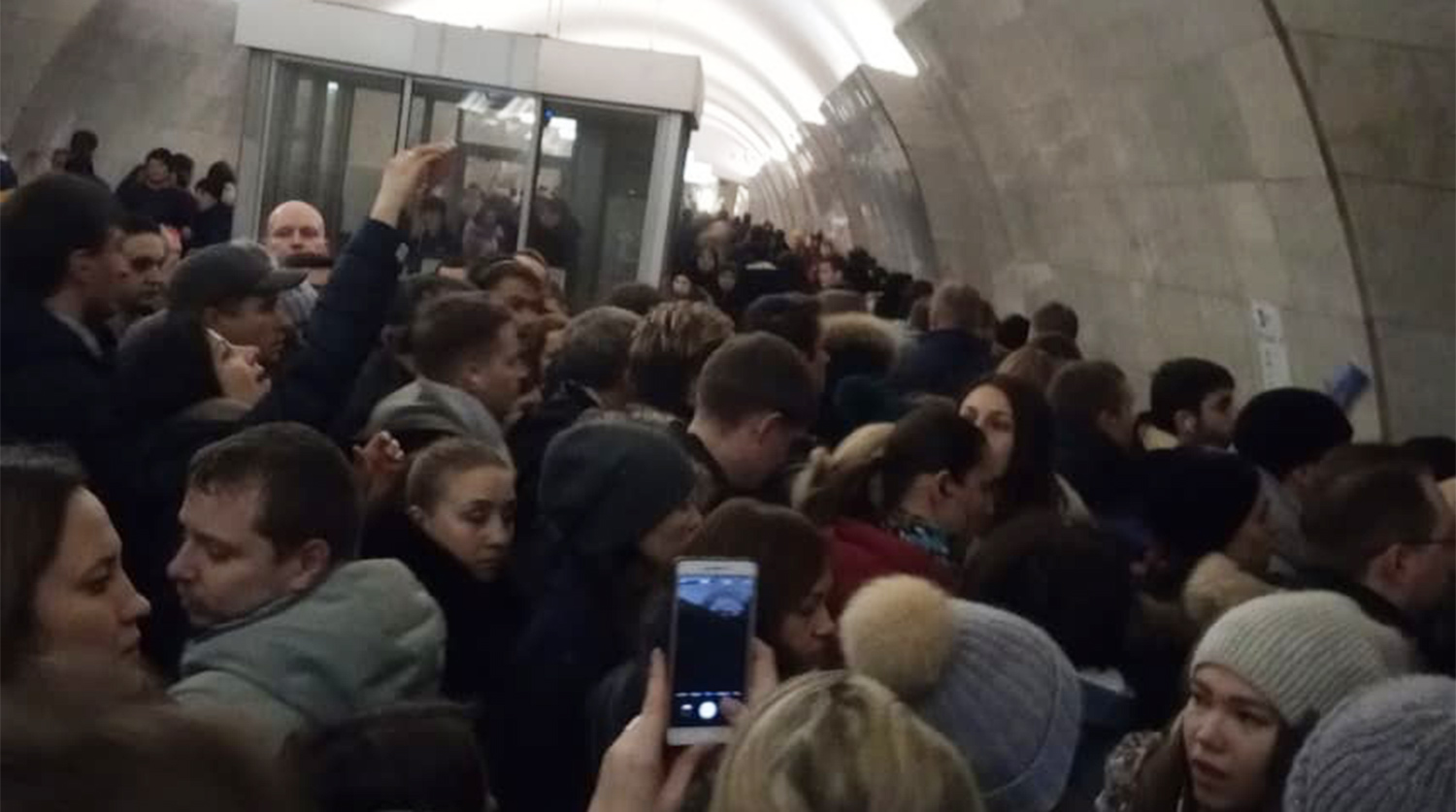 Сегодня метро октябрьская. Коллапс в Московском метро. Коллапс в метро сегодня. Перебои в метро сегодня. Коллапс на фиолетовой ветке метро сегодня.