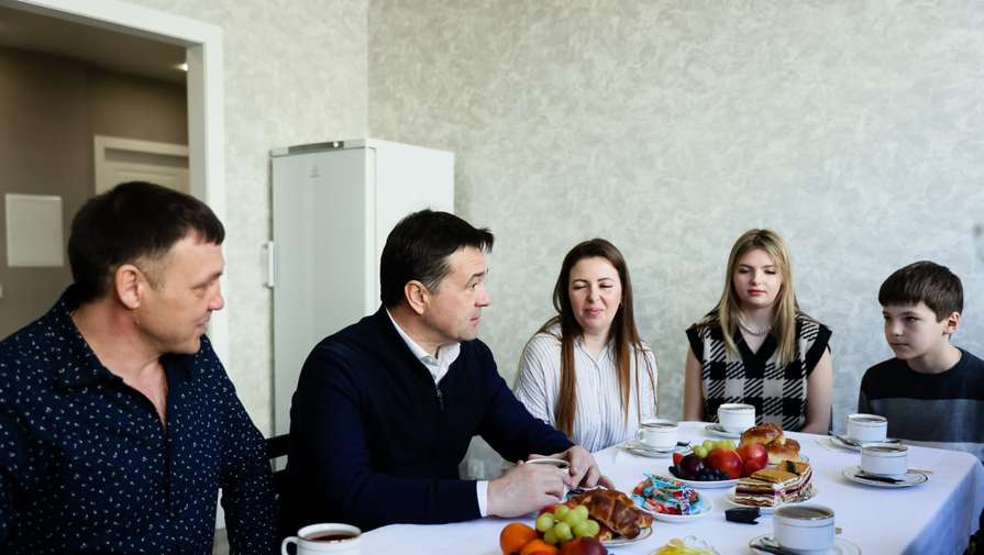 Андрей Воробьев поздравил дольщиков ЖК "Ногинск" с новосельем