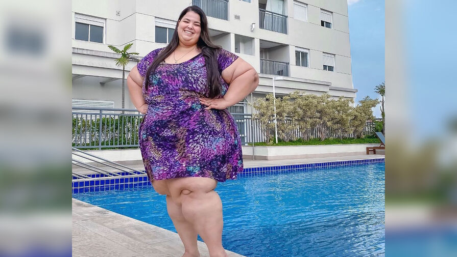 Суд обязал авиакомпанию оплатить психолога для plus-size модели, которую не пустили на рейс