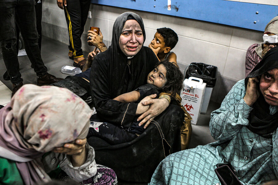 Раненые палестинцы после удара по&nbsp;больнице Аль-Ахли в&nbsp;Газе, 17&nbsp;октября 2023&nbsp;года