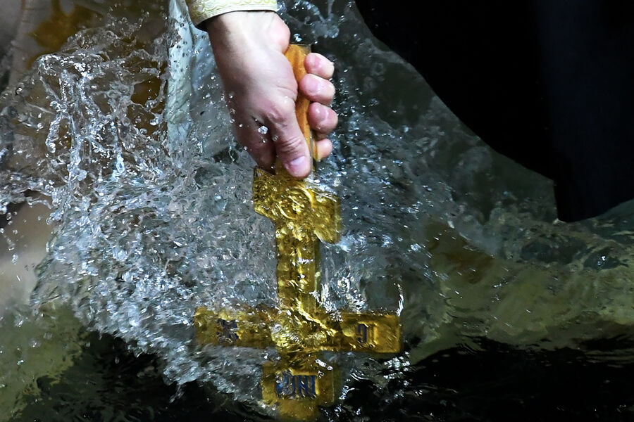 Обряд освящения воды в праздник Крещения во Владивостоке, 18 января 2024 года