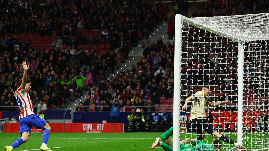 Атлетико разгромил Барселону в первом матче полуфинала Кубка Испании