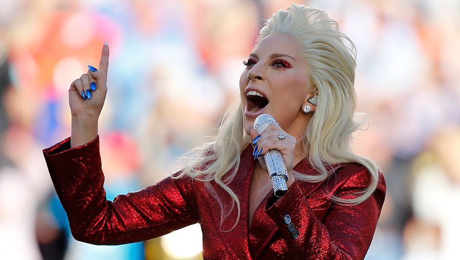 Леди Гага исполнила гимн США 