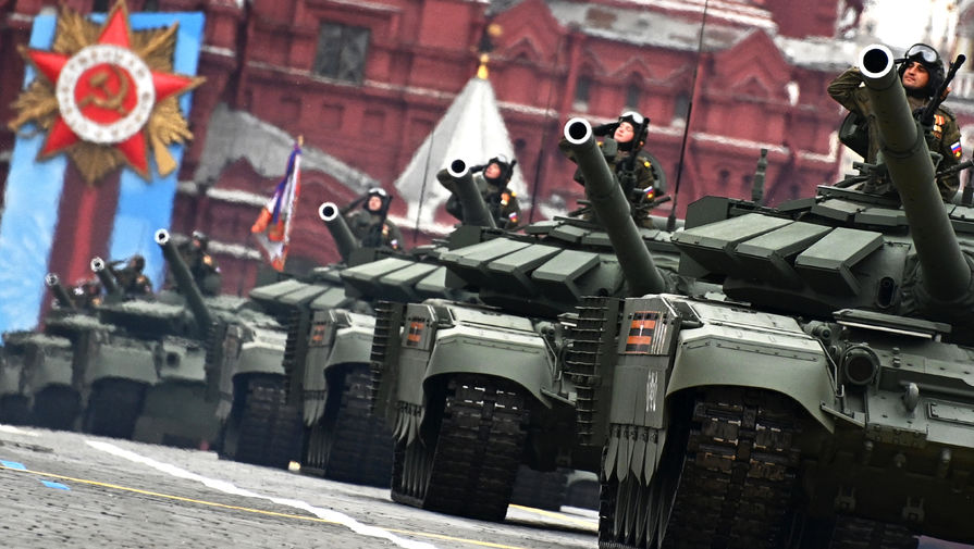 Танки Т-72Б3М на военном параде в честь 76-й годовщины Победы в Великой Отечественной войне в Москве, 9 мая 2021 года
