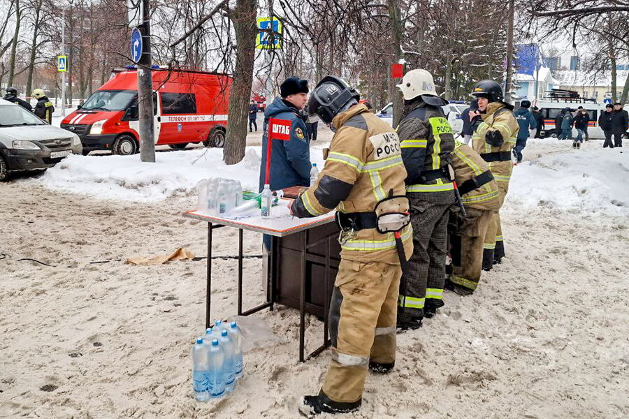 Мобильный штаб МЧС России около&nbsp;ЖК &laquo;Лазурные небеса&raquo; в&nbsp;Казани, 21&nbsp;декабря 2024&nbsp;года