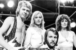 Группа ABBA: Бьорн Ульвеус, Агнета Фельтског, Анни-Фрид Лингстад и Бенни Андерссон, 1974 год