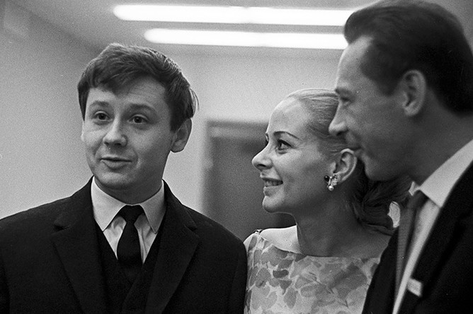 Олег Табаков, Женевьева Паж и Олег Ефремов на IV Международном кинофестивале в Москве, 1965 год