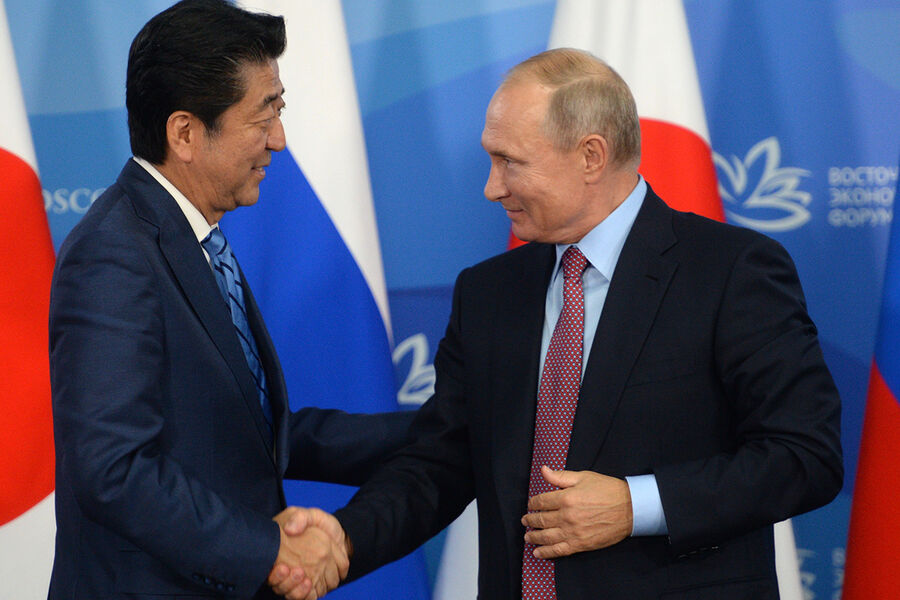 Премьер-министр Японии Синдзо Абэ и президент России Владимир Путин 