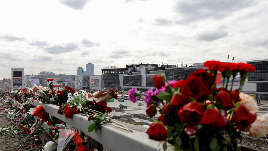 В России узнали об указании западным СМИ не писать о жертвах теракта в "Крокусе"