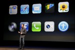Старший вице-президент Apple Скотт Форсталл на презентации нового iPhone.