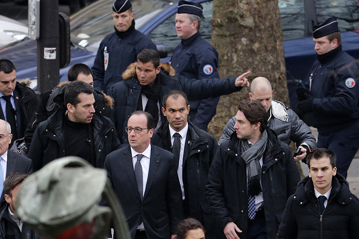 На&nbsp;место происшествия прибыл президент Франции Франсуа Олланд