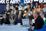 Владимир Путин во время ежегодной специальной программы «Прямая линия с Владимиром Путиным»