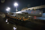 Самолет Су-27 во время транспортировки к месту экспозиции российской военной техники на ВДНХ в Москве. Экспозиция посвящена 70-летию победы в Великой Отечественной войне