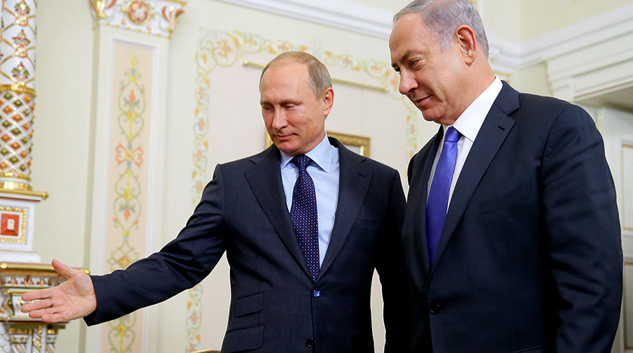 Президент России Владимир Путин и премьер-министр Израиля Биньямин Нетаньяху (слева направо) во время встречи в Ново-Огарево