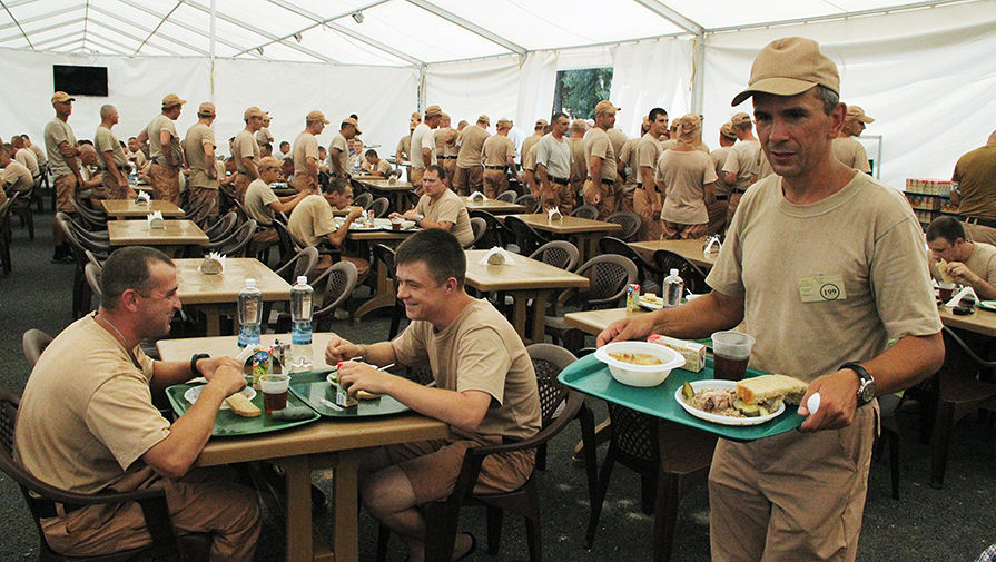 Военнослужащие России обедают на&nbsp;базе Хмеймим в&nbsp;Сирии