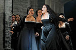 Анна Нетребко в заглавной роли в опере Доницетти «Анна Болейн» в Метрополитен-опере, 2011 год