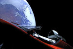 Прямая трансляция из электромобиля Илона Маска Tesla Roadster на орбите Земли после запуска ракеты Falcon Heavy с мыса Канаверал во Флориде, 6 февраля 2018 года