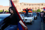 Во время шествия сторонников оппозиции в Ереване, 25 апреля 2018 года