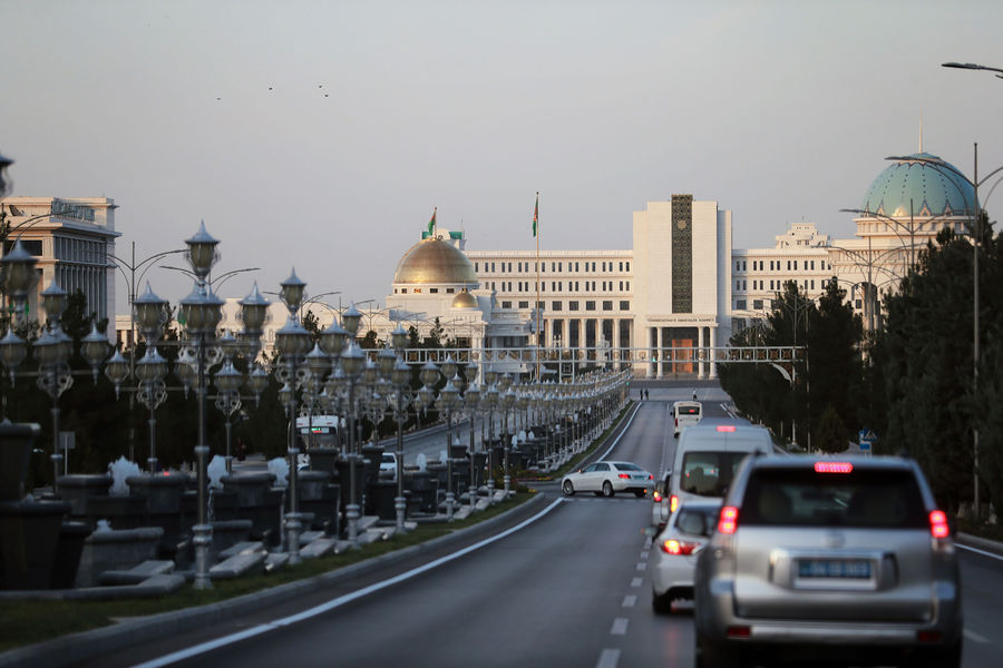 Проспект Битарап Туркменистан и Дом правительства в Ашхабаде