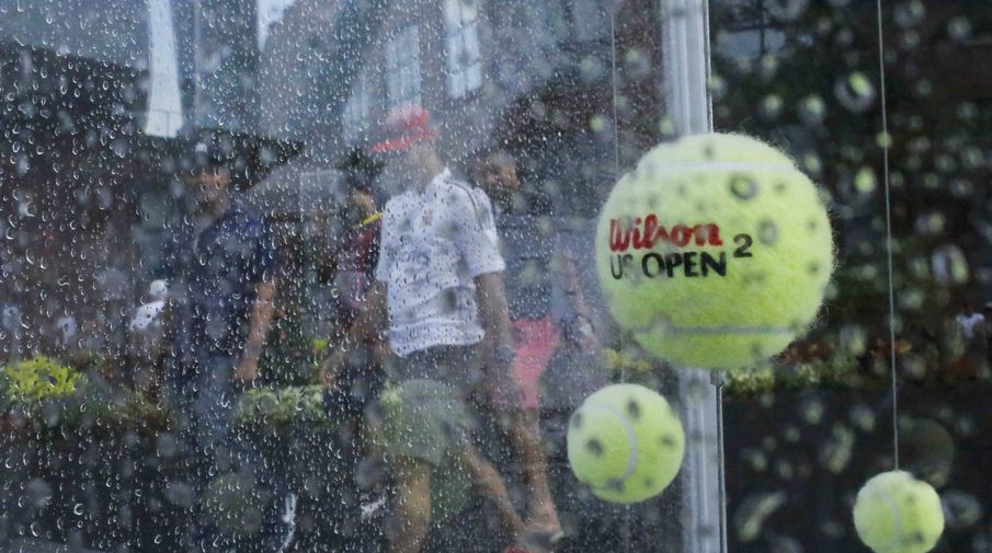 Непогода в Нью-Йорке сорвала в четверг женские одиночные полуфиналы