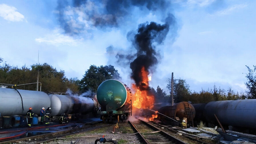 Пожар на нефтебазе в Донецке после обстрелов ВСУ удалось локализовать