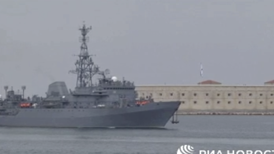 Появилось видео прибытия СРЗК ЧФ Иван Хурс в Крым