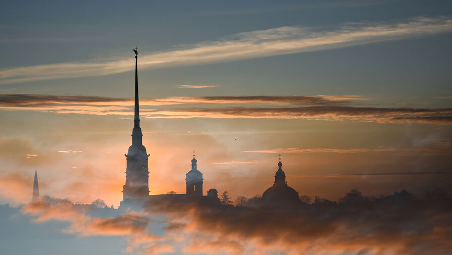 Жители Петербурга заметили редкое атмосферное явление 