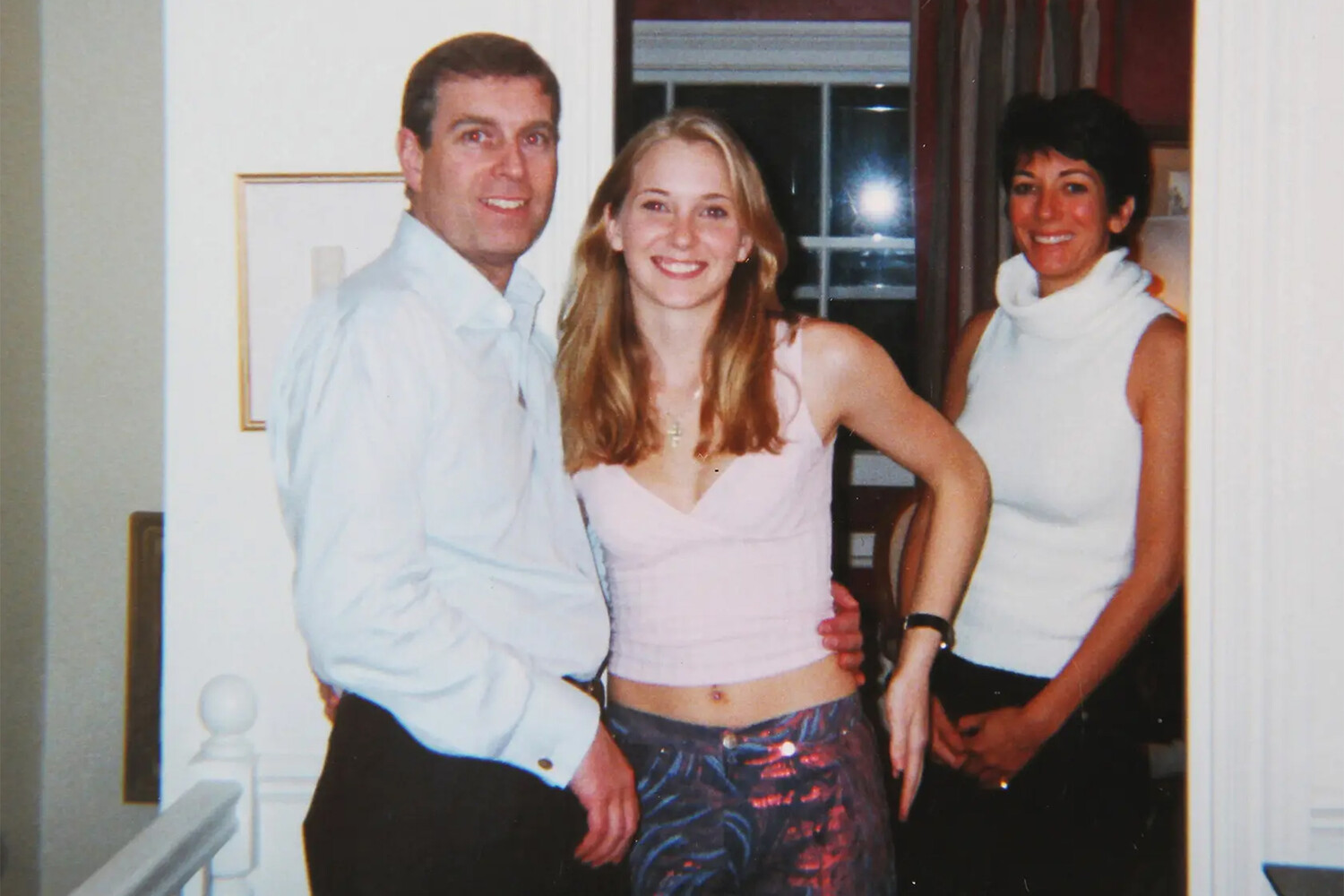 Без дома и работы: к чему привела дружба сына Елизаветы II с педофилом  Без дома и работы: к чему привела дружба сына Елизаветы II с педофилом