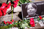 Цветы на месте убийства адвоката Станислава Маркелова и журналистки Анастасии Бабуровой, 19 января 2017 года