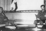 Встреча личного представителя Президента СССР академика Евгения Примакова (слева) с Президентом Ирака Саддамом Хусейном, 1990 год 