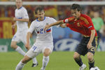 Дмитрий Сычев и Давид Сильва в полуфинальном матче Евро-2008