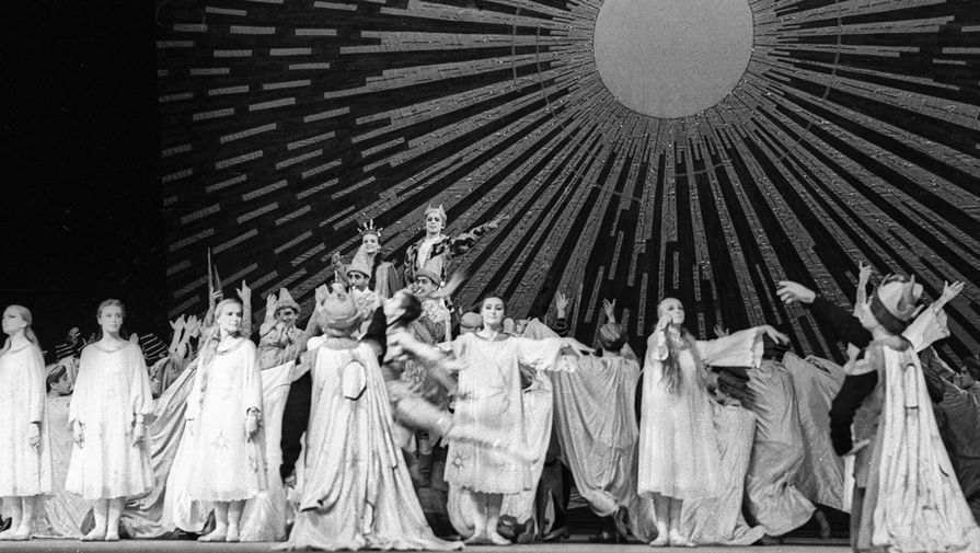 Финальная сцена балета Игоря Стравинского «Жар-птица» в постановке Ленинградского академического Малого оперного театра, 1962 год