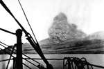 Фото извержения с одного из уцелевших кораблей, 1902 год